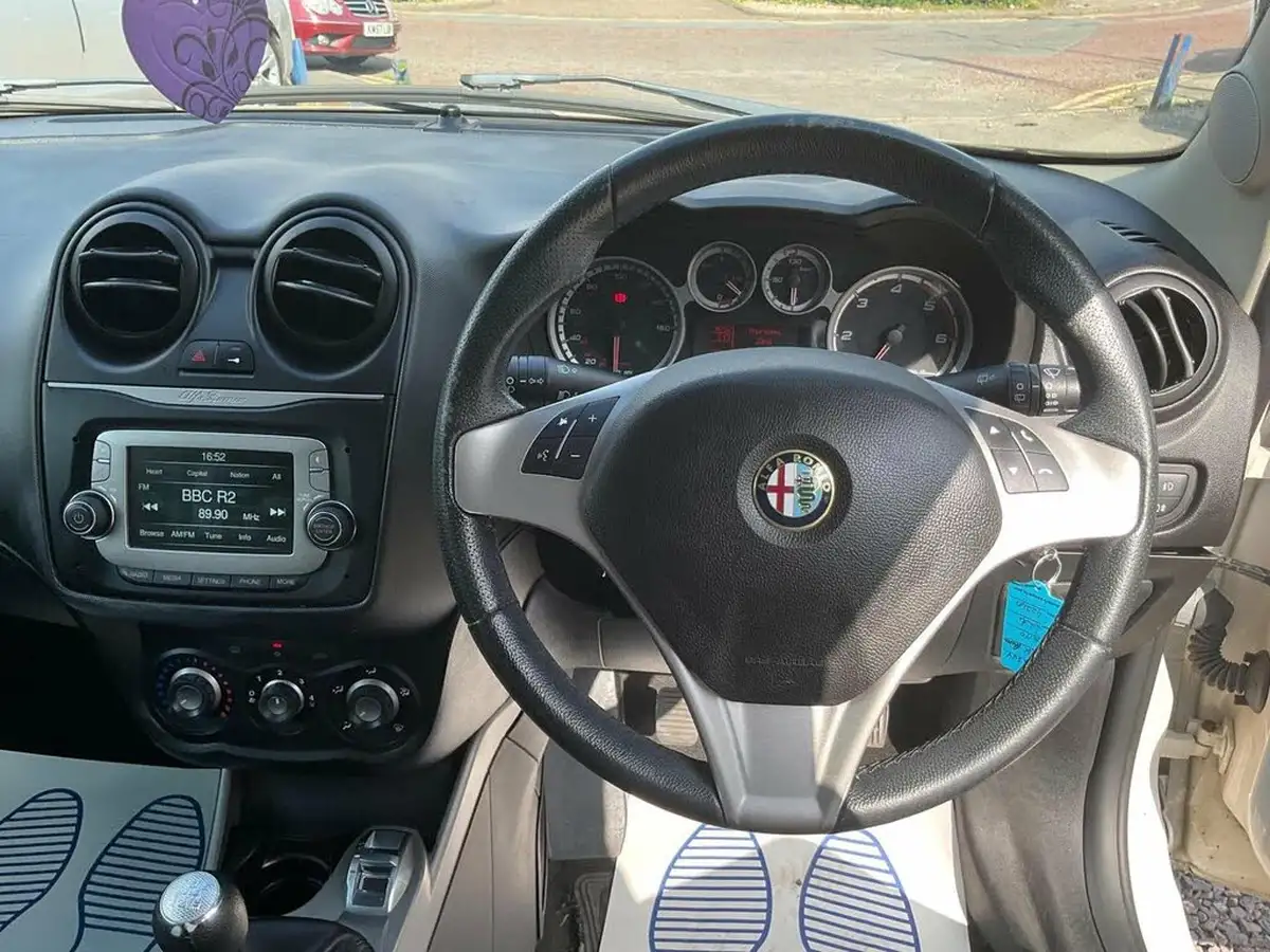 2014-alfa-romeo-mito-13jtdm-2-sprint-big-23