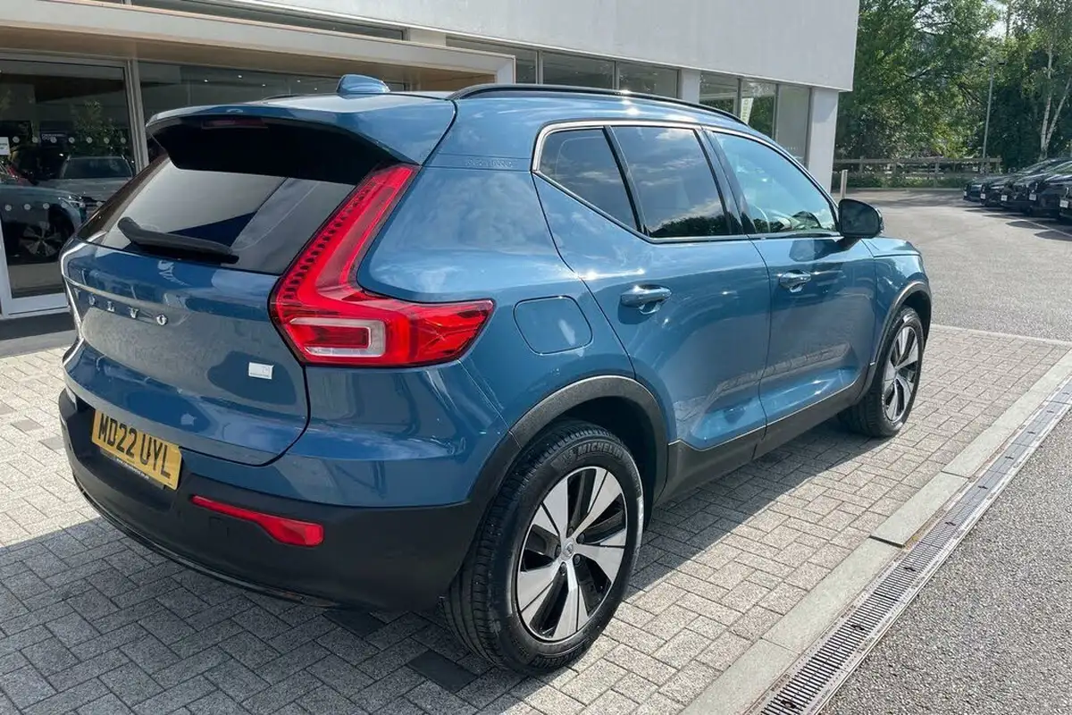 2022-volvo-xc40-15-t4-plus-big-6