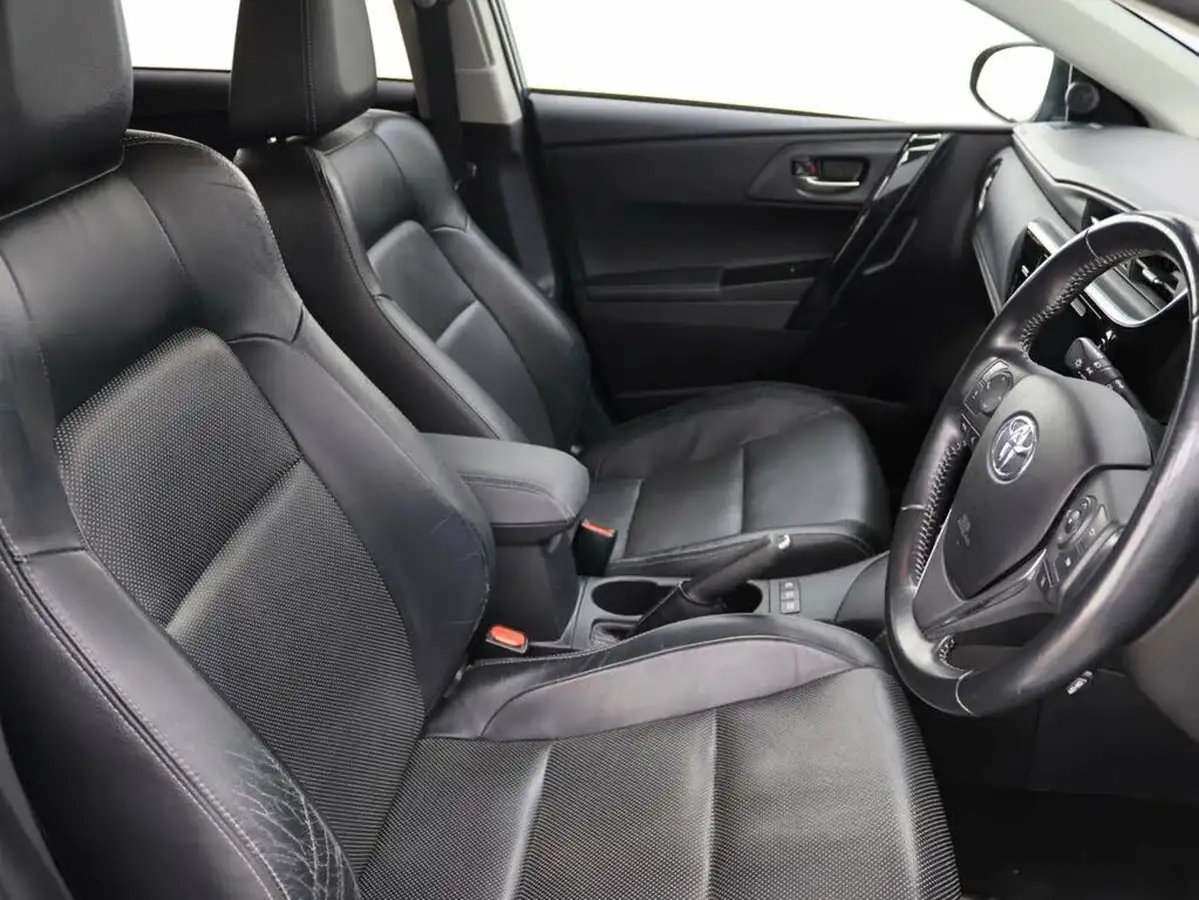 2018-toyota-auris-18-vvt-i-hsd-excel-pan-roof-hatchback-big-11