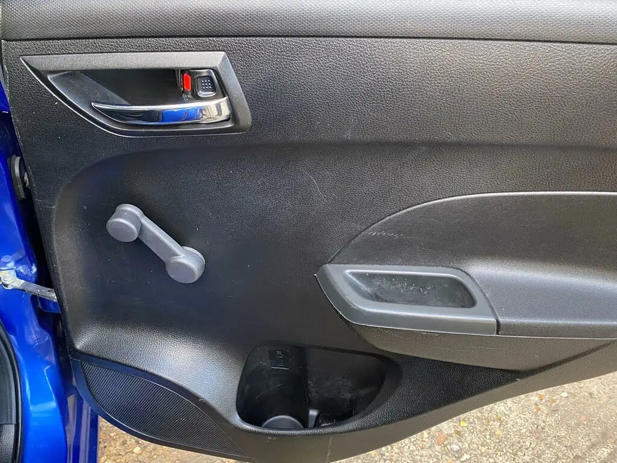 2014-suzuki-swift-12-sz-l-5d-big-46