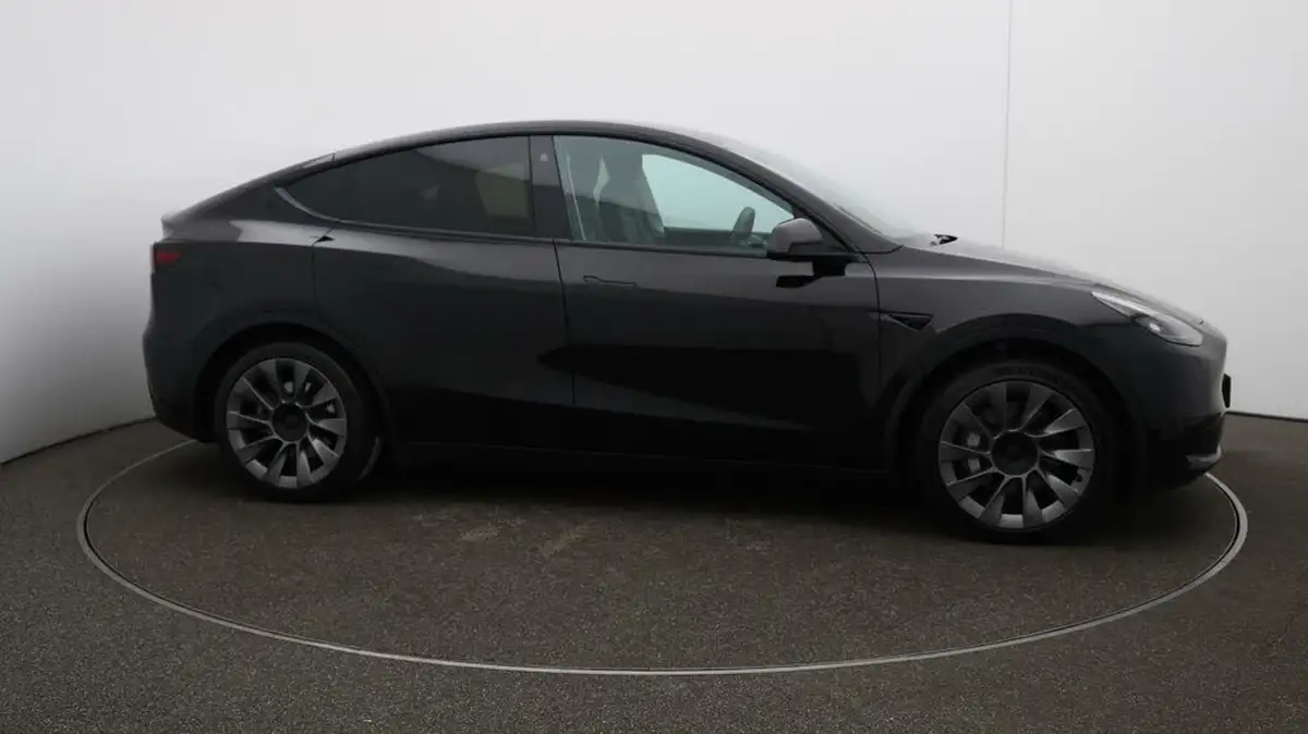 2023-tesla-model-y-e-rwd-big-43