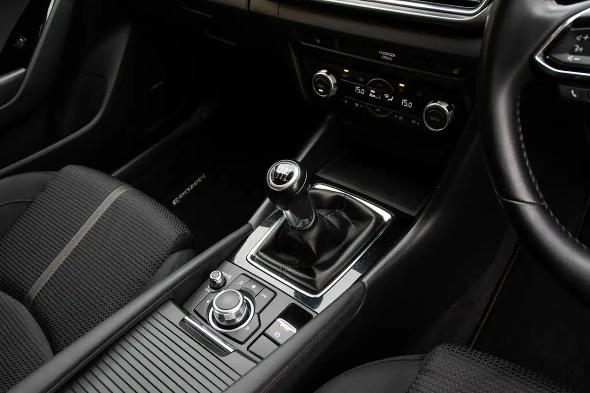 2018-mazda-mazda3-20-sport-nav-120ps-hatchback-5d-big-30