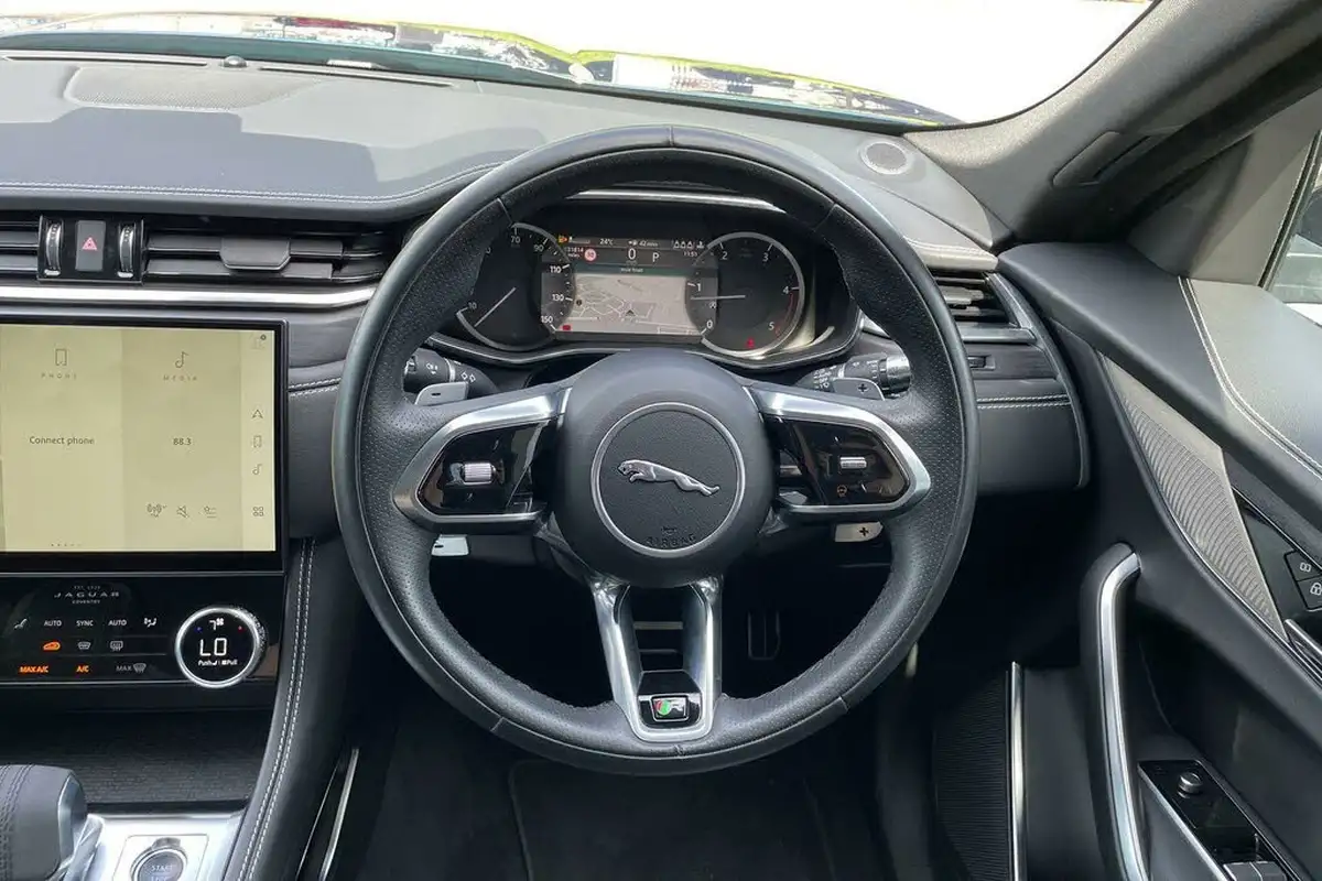 2022-jaguar-f-pace-20-d200-r-dynamic-black-big-11