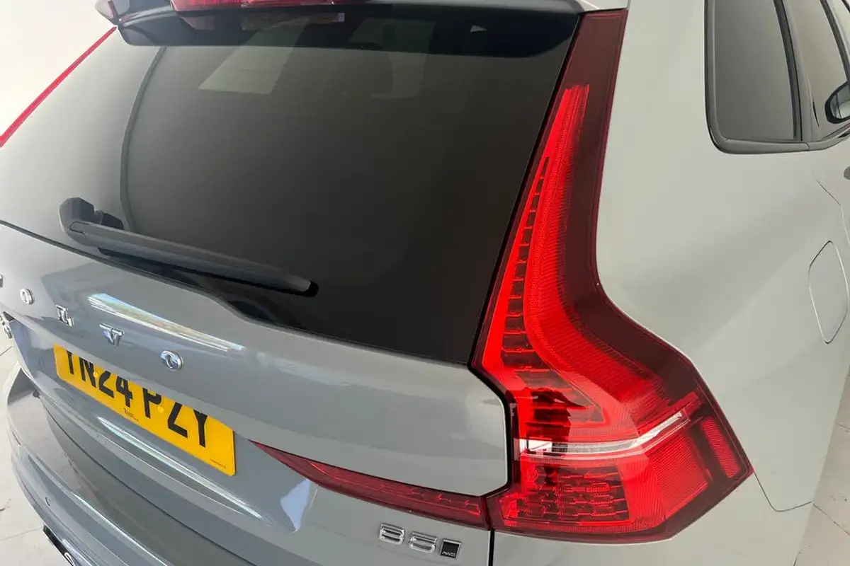 2024-volvo-xc60-20-b5-plus-big-19