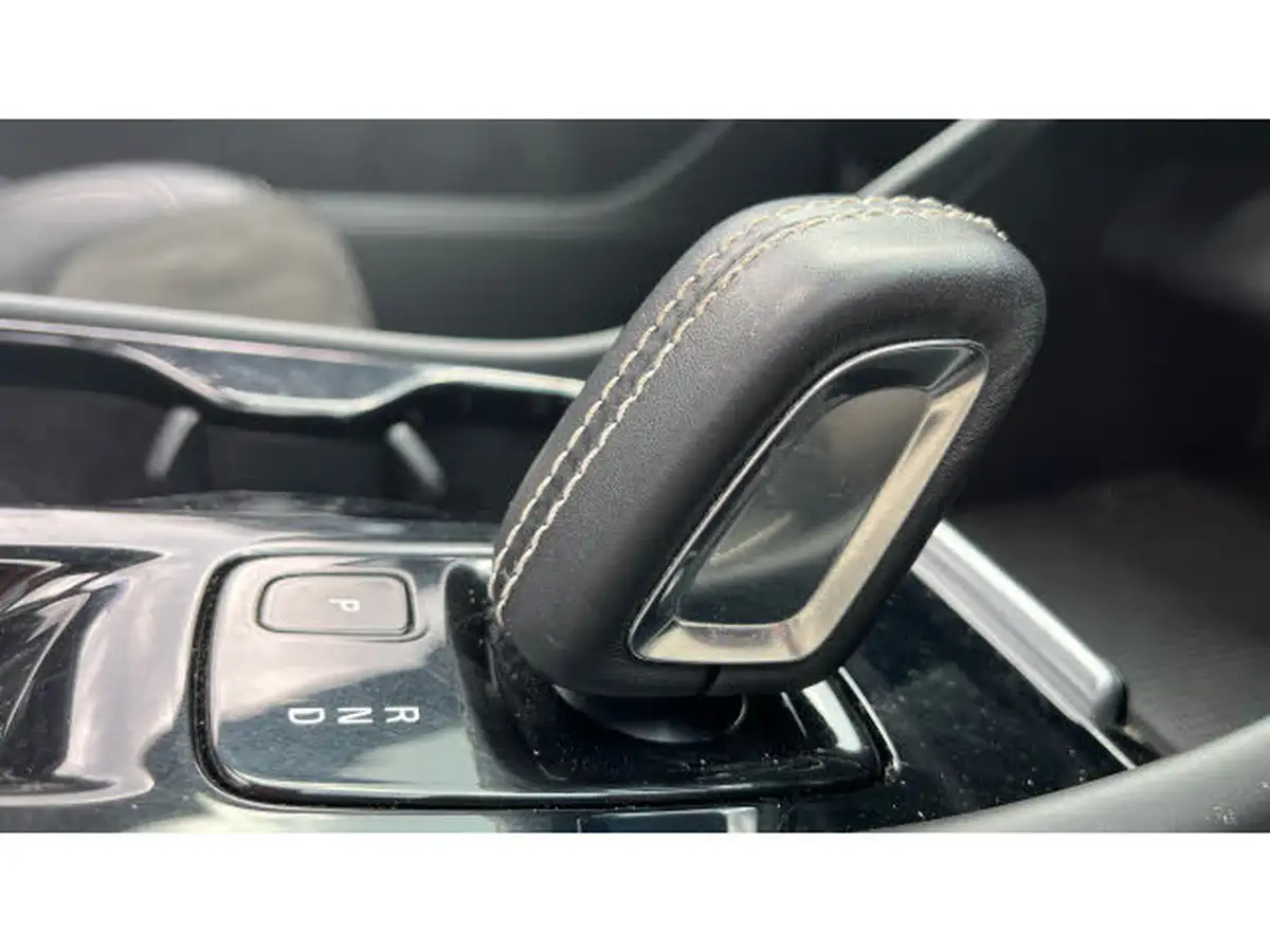 2020-volvo-xc40-20-b4-r-design-pro-big-13