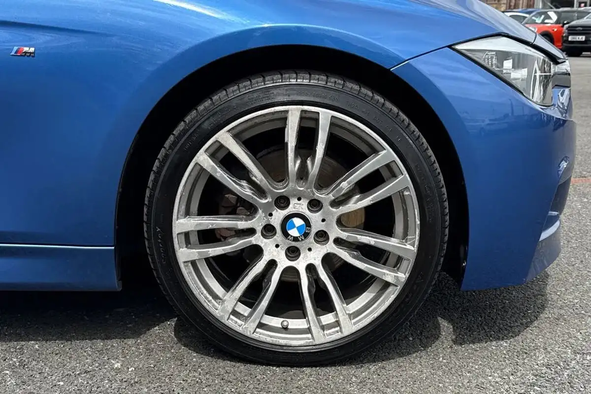 2015-bmw-3-series-20td-320d-xdrive-m-sport-184bhp-saloon-4d-big-11