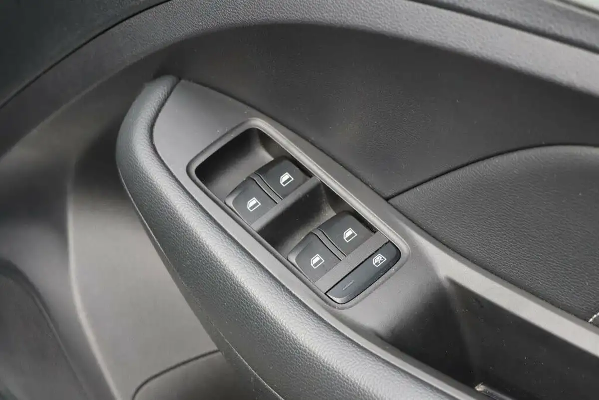 2020-mg-zs-suv-e-exclusive-ev-big-17