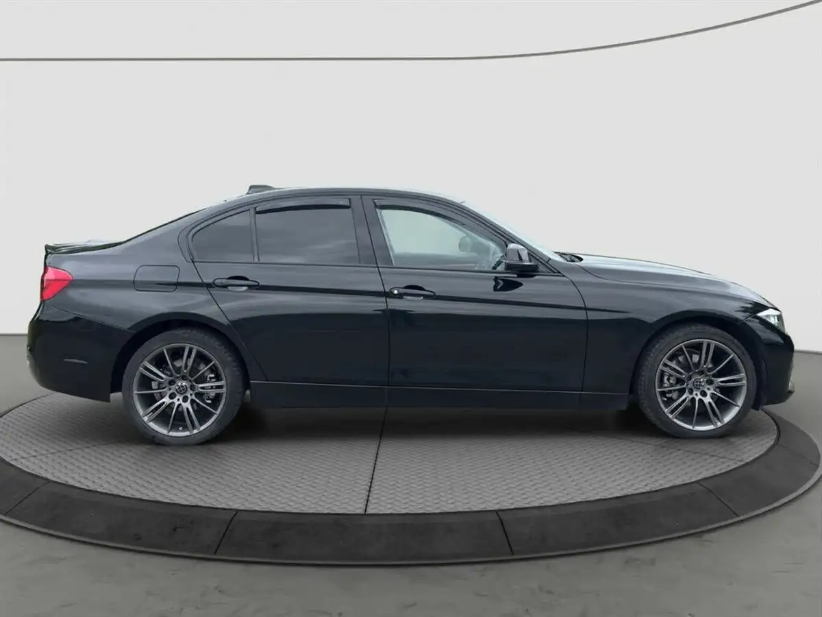 2015-bmw-3-series-15-318i-sport-saloon-4d-big-24