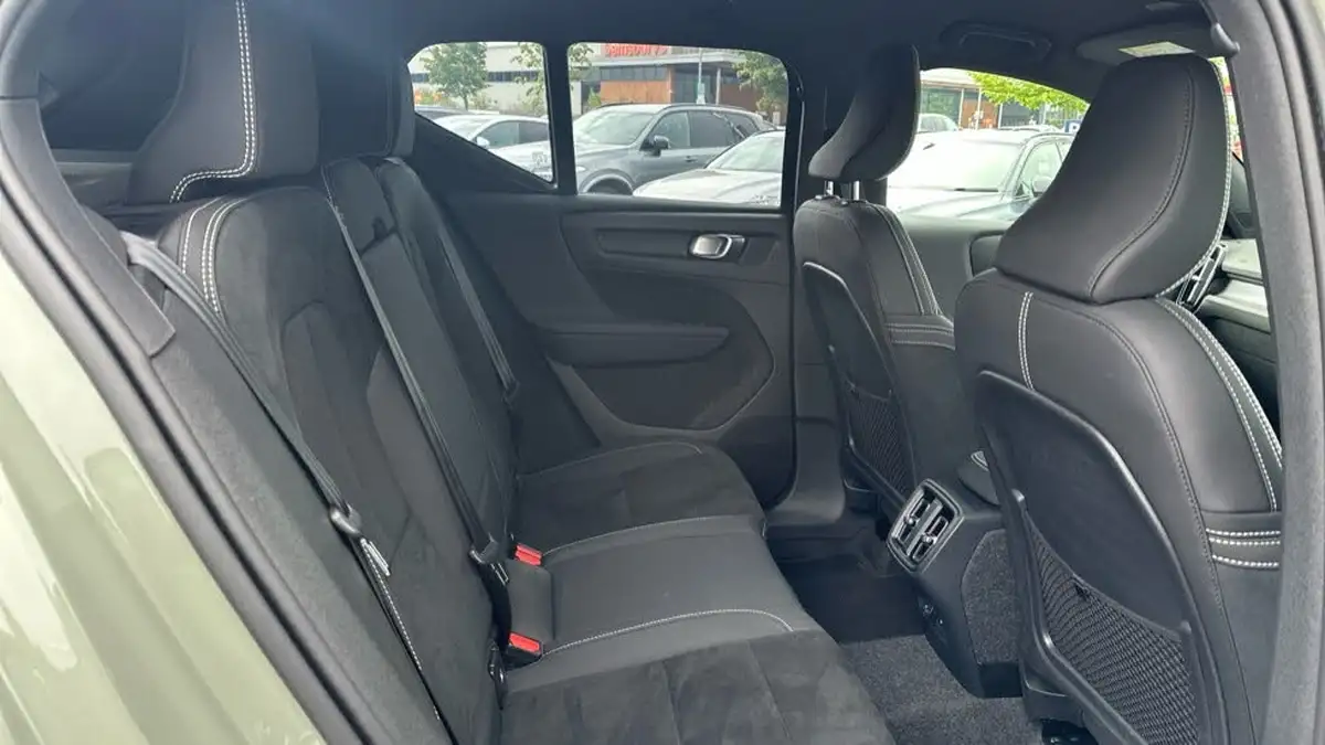 2024-volvo-xc40-20-b3-plus-big-5