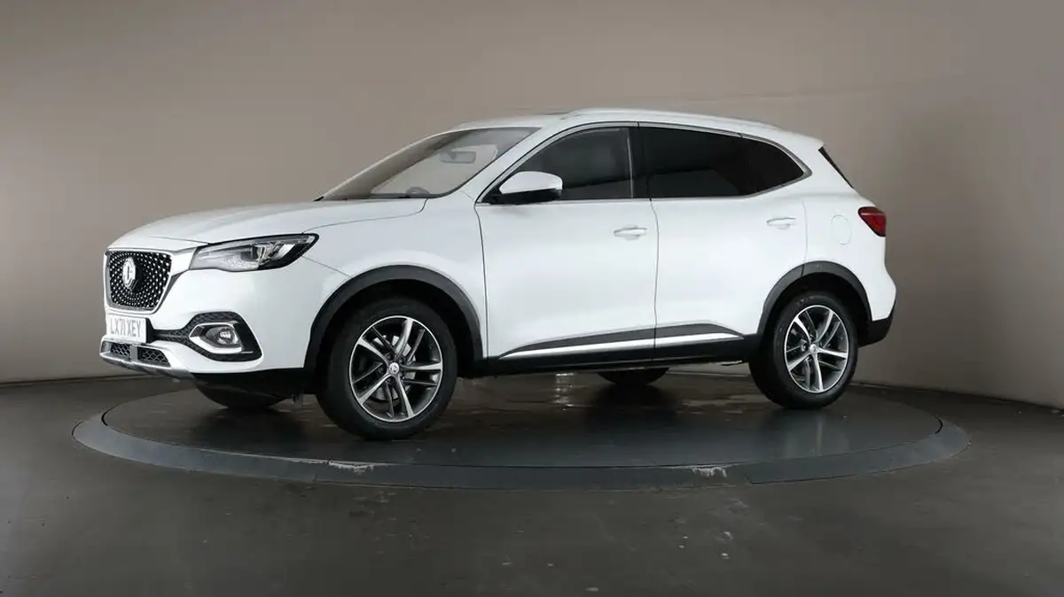 2021-mg-hs-15t-gdi-exclusive-162ps-big-39