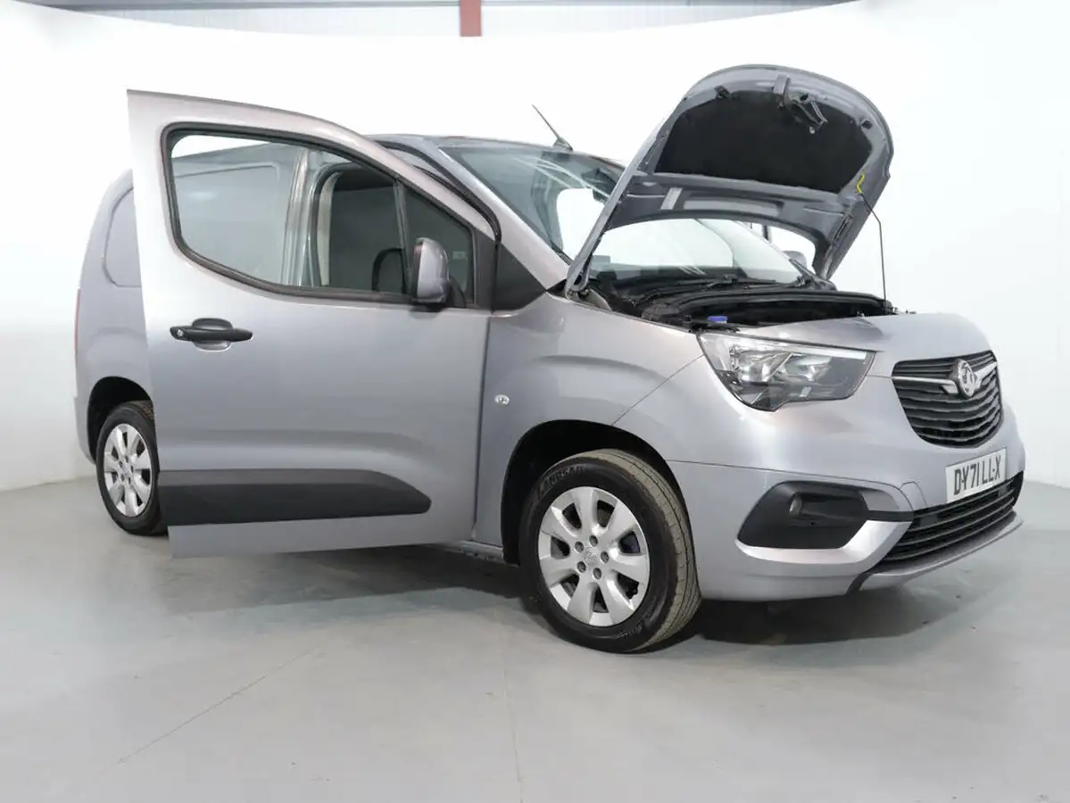 2021-vauxhall-combo-15cdti-griffin-2000-big-44