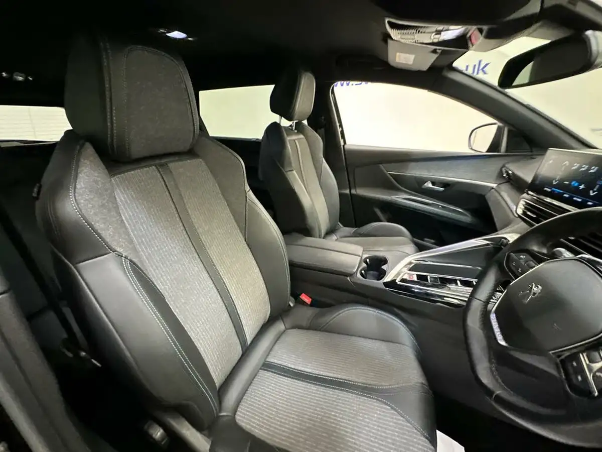 2023-peugeot-5008-suv-12-puretech-allure-premium-eat8-big-10