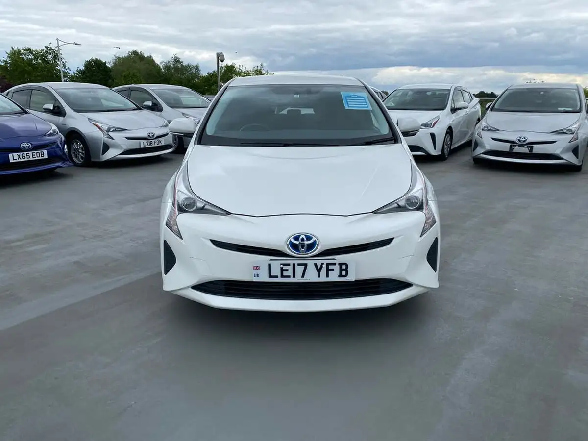 2017-toyota-prius-big-7