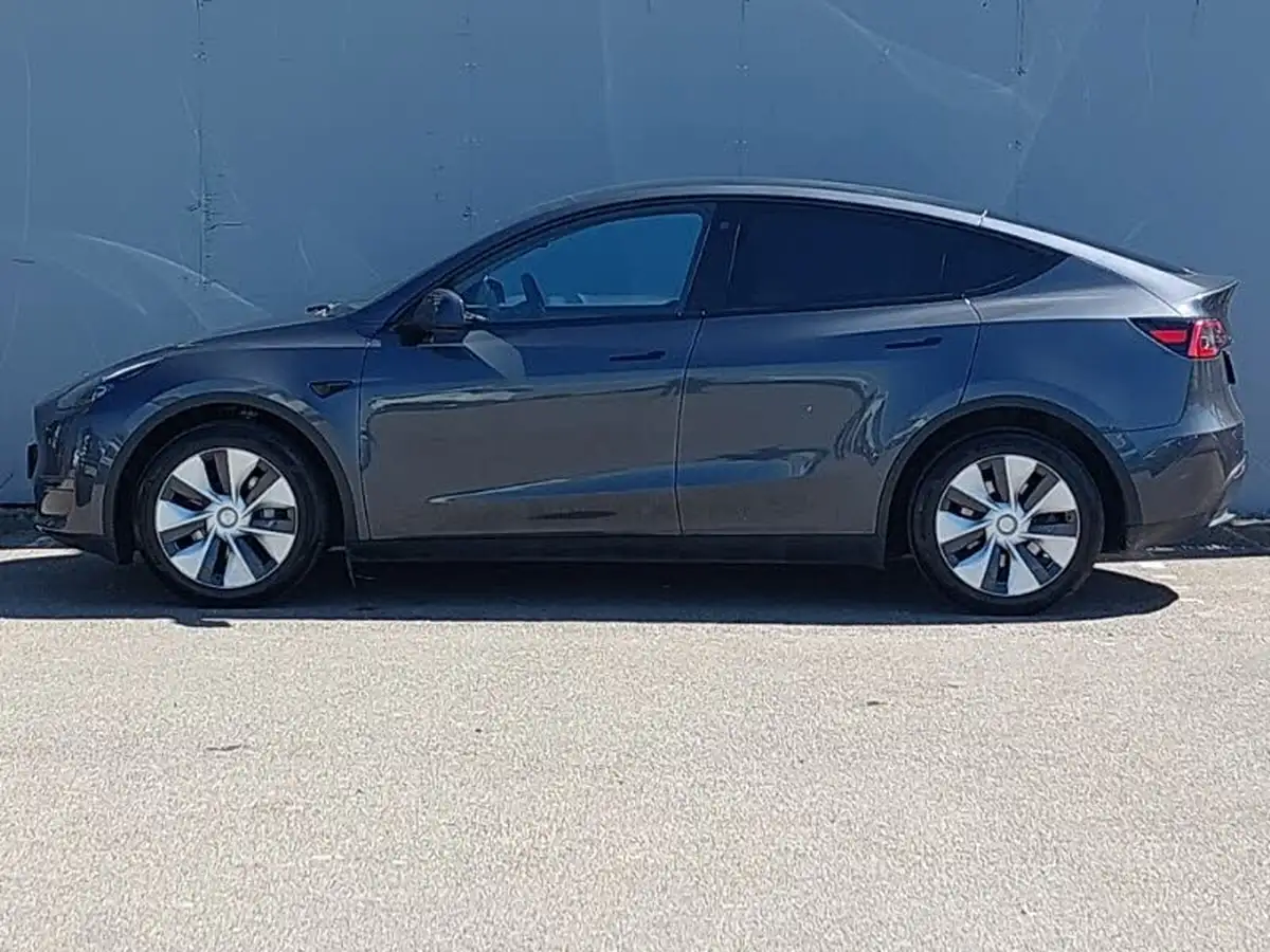 2022-tesla-model-y-e-long-range-big-3