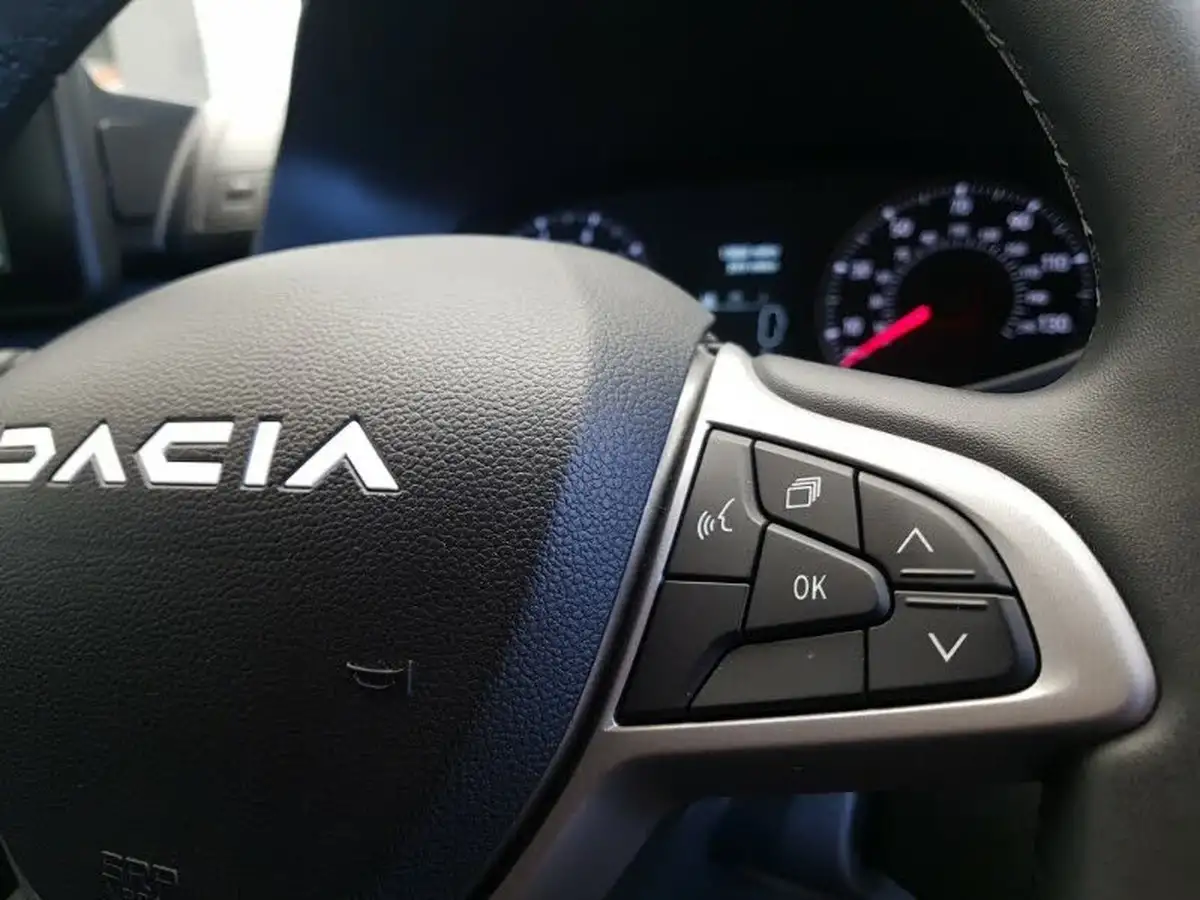 2024-dacia-sandero-stepway-10-tce-extreme-90bhp-big-15