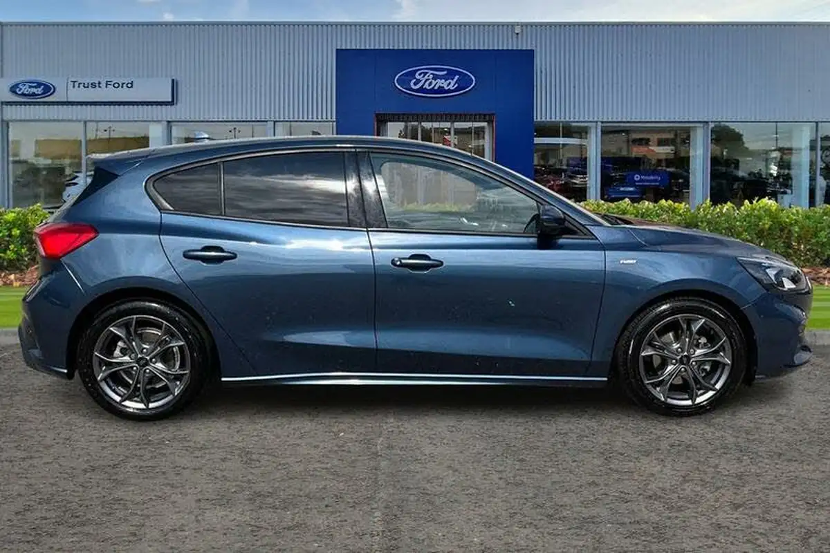 2021-ford-focus-10t-st-line-edition-125ps-hatchback-big-2