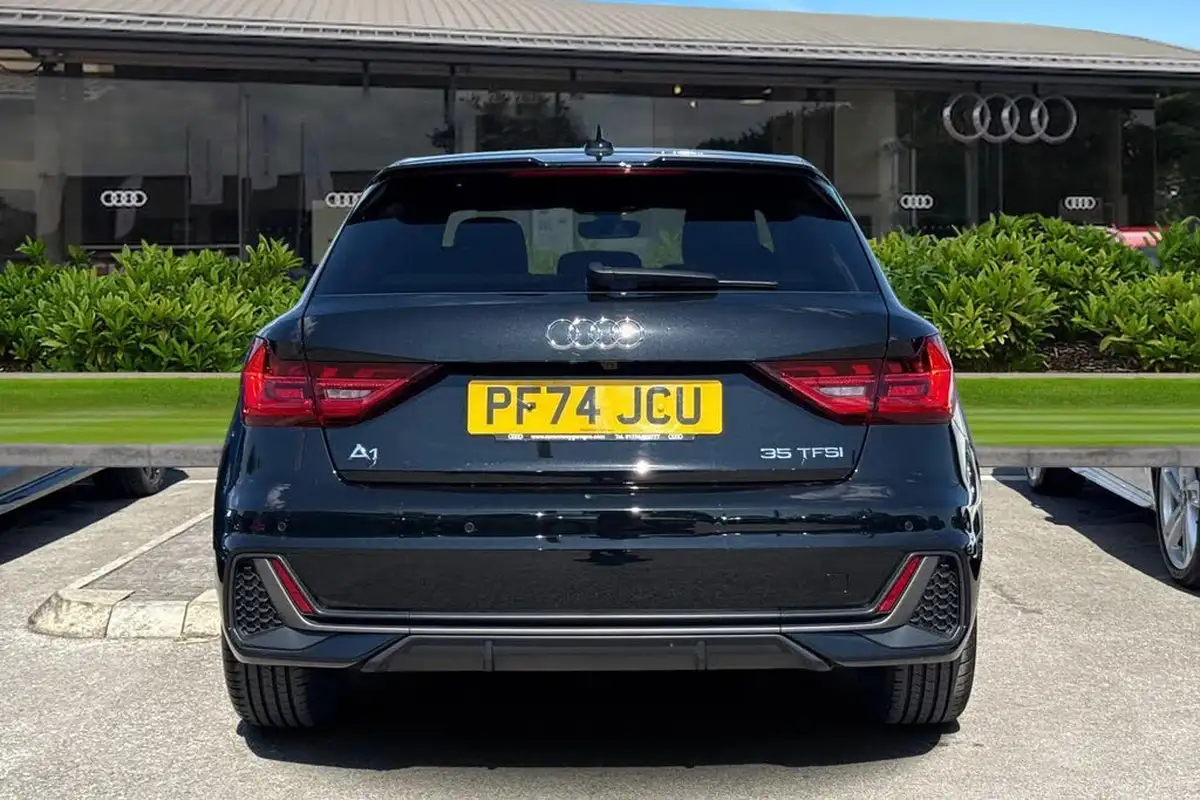2025-audi-a1-15-35-tfsi-s-line-big-3