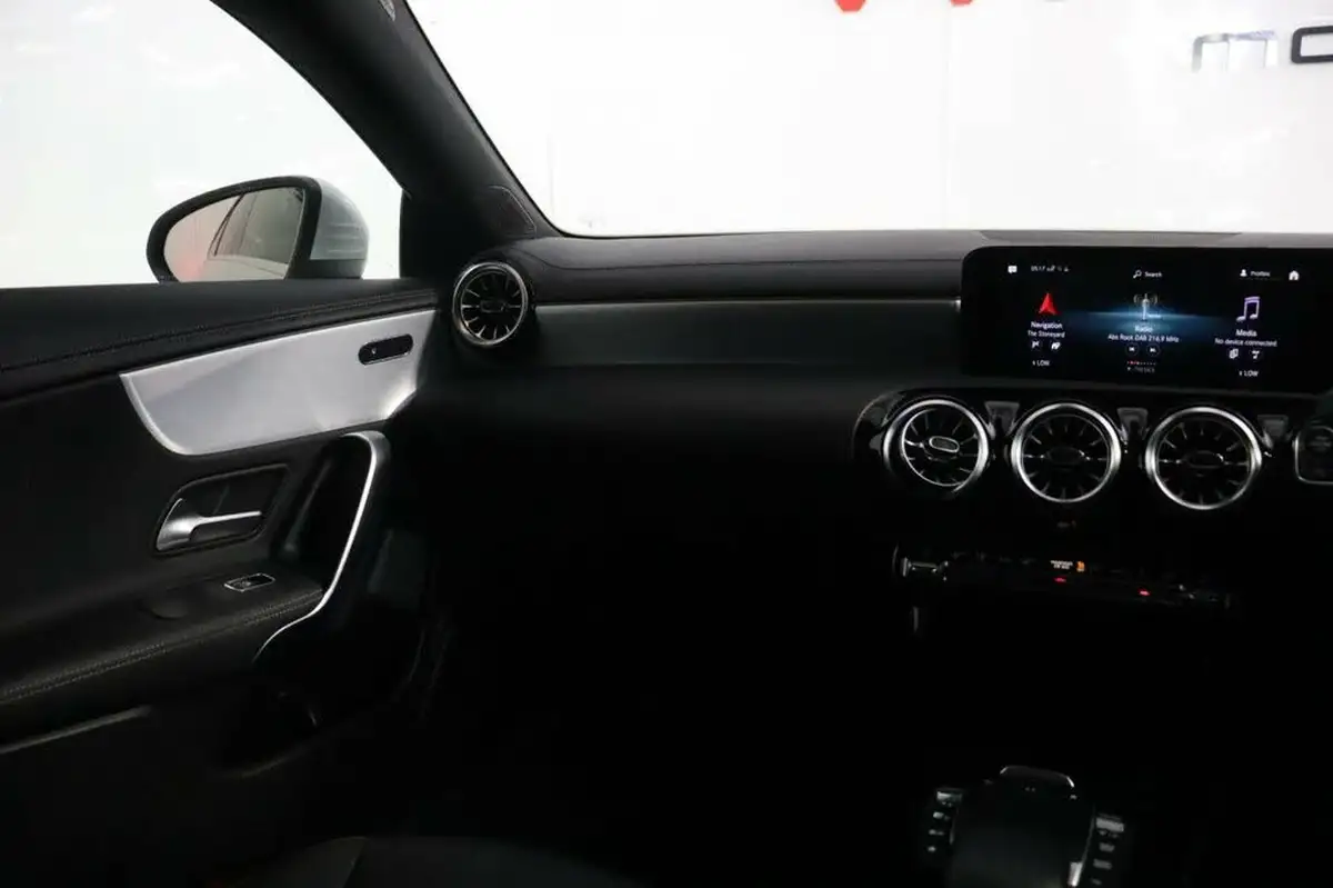 2022-mercedes-benz-cla-13-cla-180-amg-line-premium-shooting-brake-5d-big-13