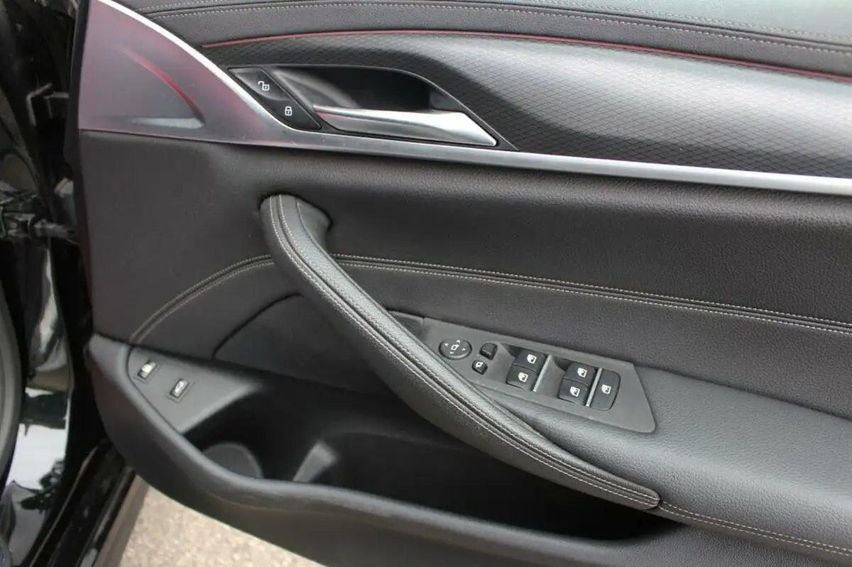 2021-bmw-5-series-20-530e-m-sport-saloon-4d-big-11