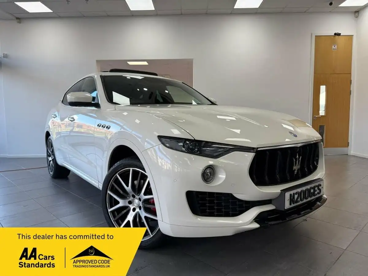2017-maserati-levante-big-0