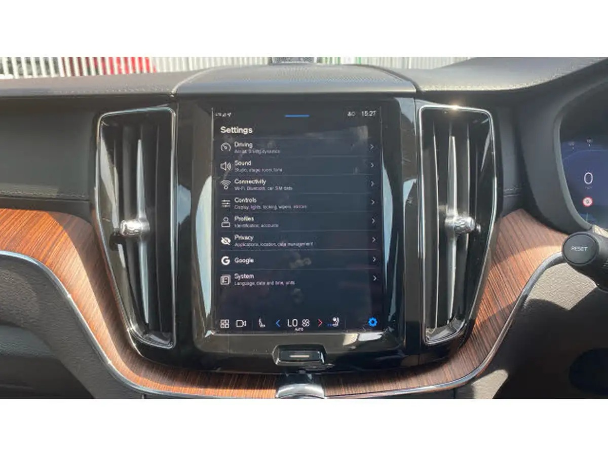 2024-volvo-xc60-20-b5-ultimate-big-32