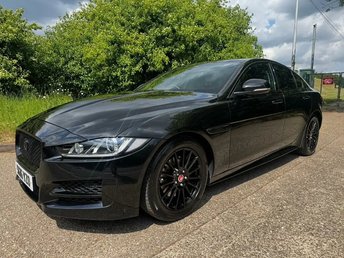 2016-jaguar-xe-20d-r-sport-163ps-auto-big-2
