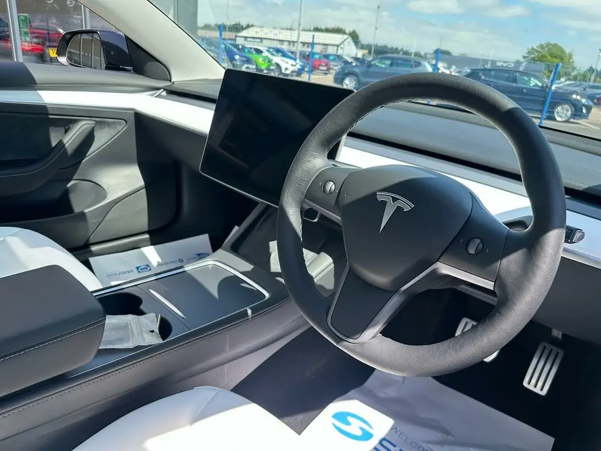 2022-tesla-model-3-e-performance-big-2
