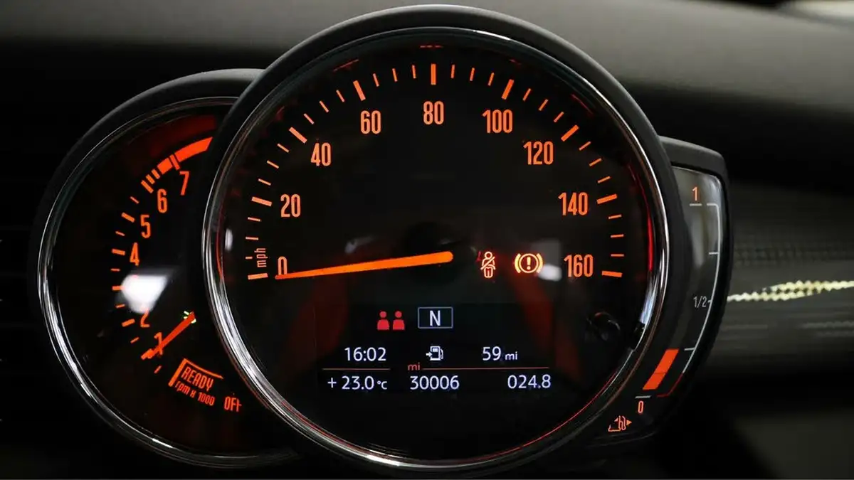 2019-mini-cooper-15-cooper-classic-hatchback-3d-big-9