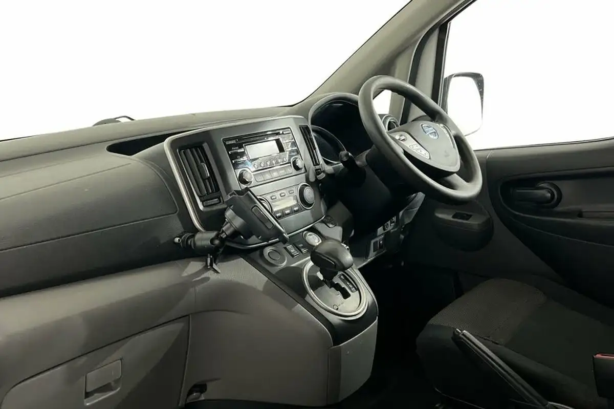 2019-nissan-env200-e-acenta-panel-van-auto-big-9