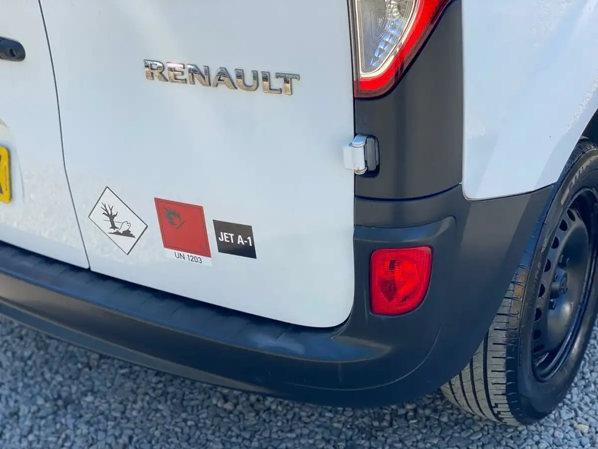2015-renault-kangoo-15td-ml19-dci-75-business-panel-big-28