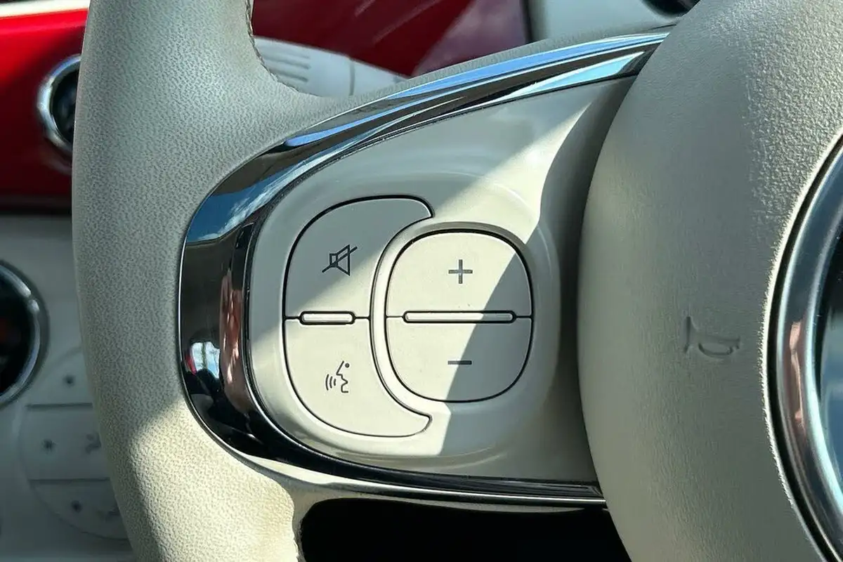 2022-fiat-500-10-dolcevita-big-15