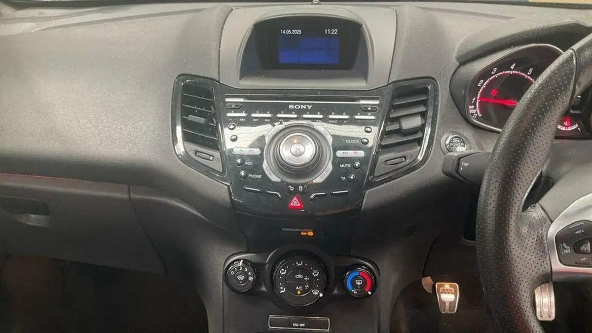 2017-ford-fiesta-16-st-2-3d-big-13