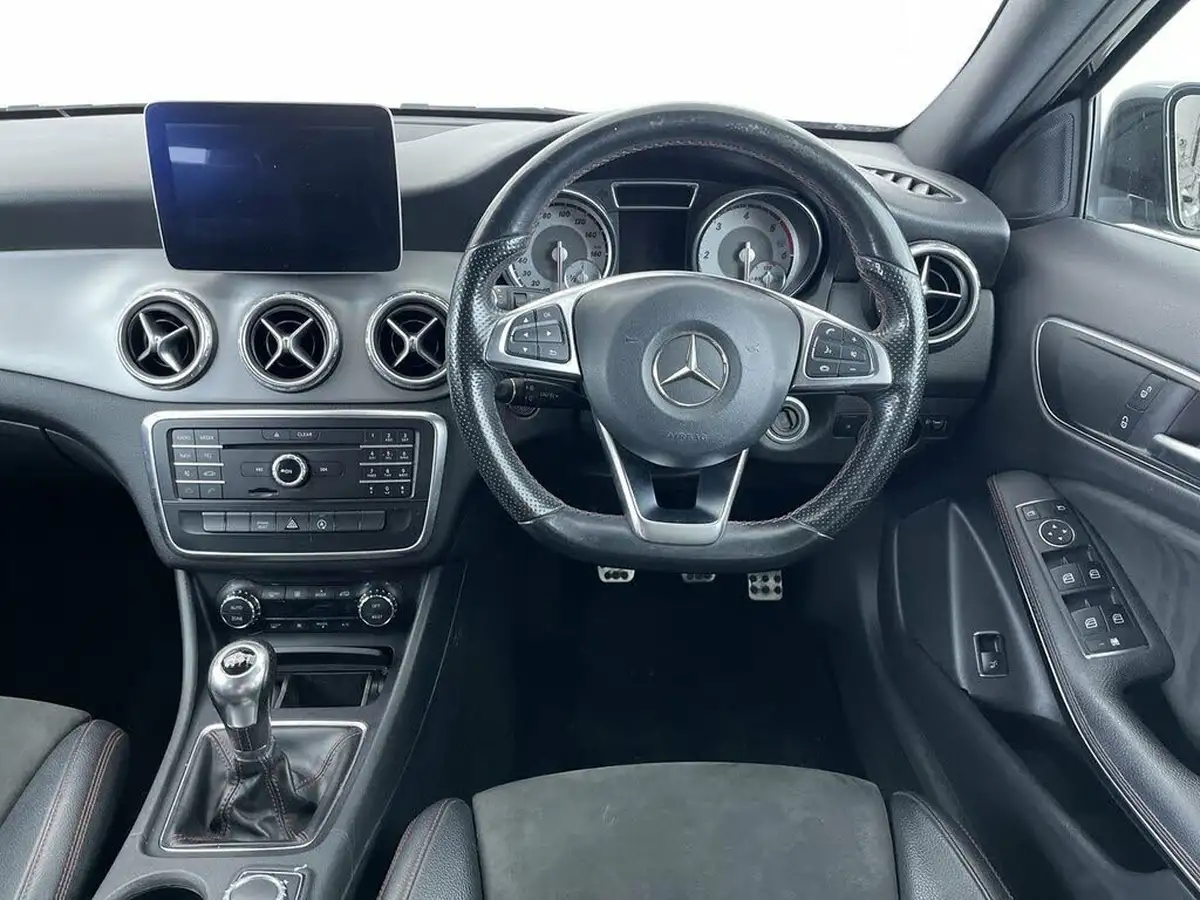 2016-mercedes-benz-gla-class-21d-gla-200d-amg-line-ss-big-34
