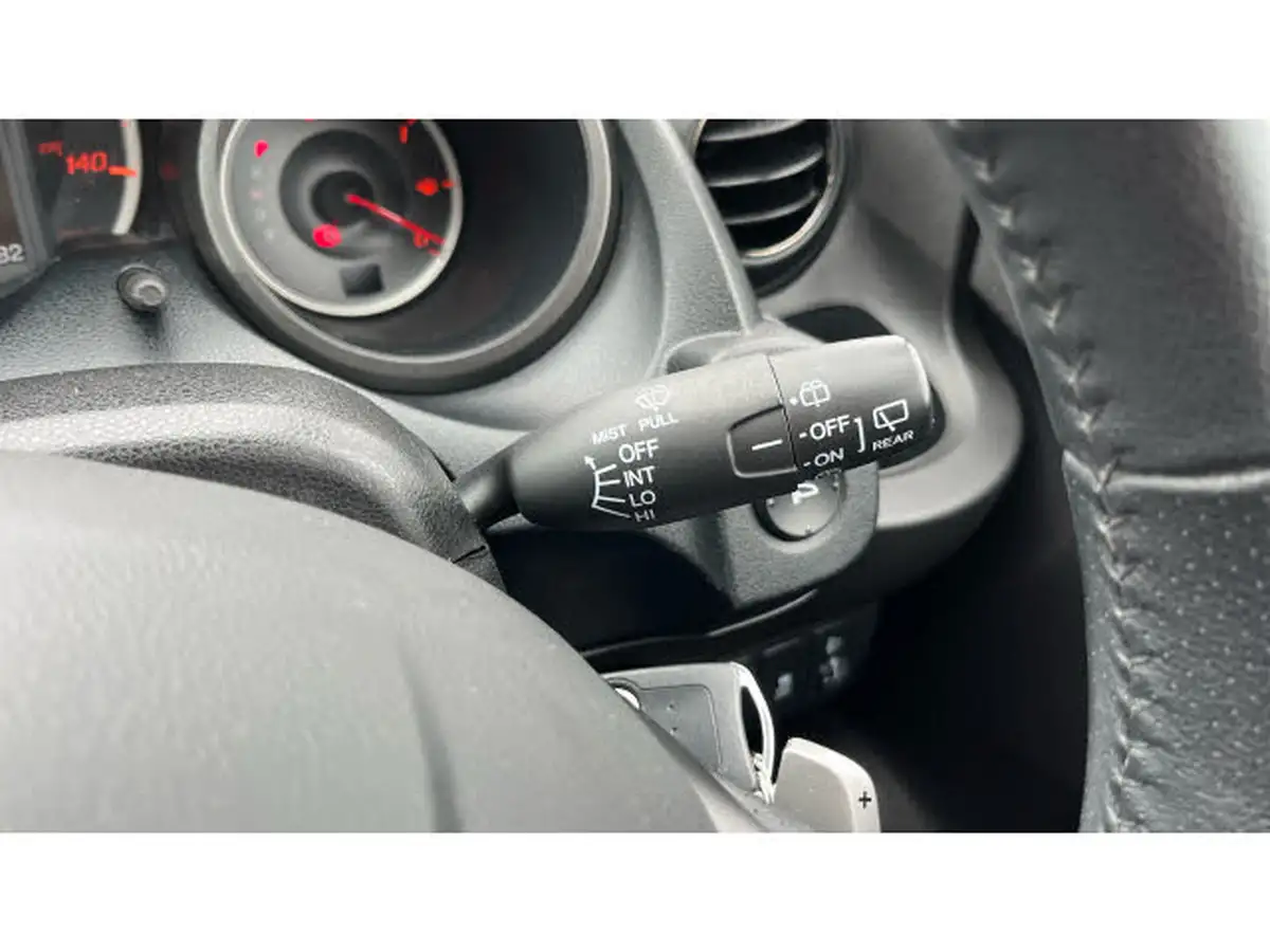 2013-honda-jazz-14-es-plus-cvt-big-40