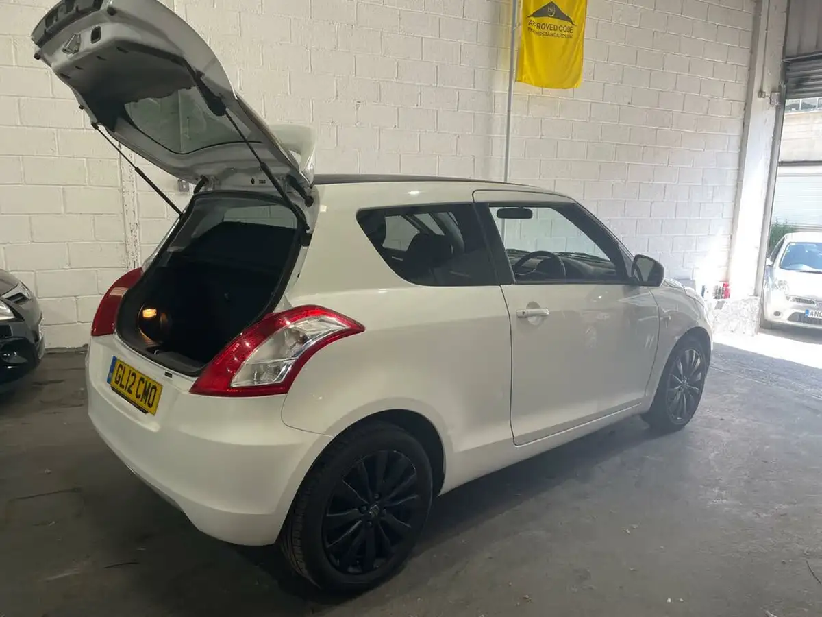 2012-suzuki-swift-12-attitude-3d-big-20