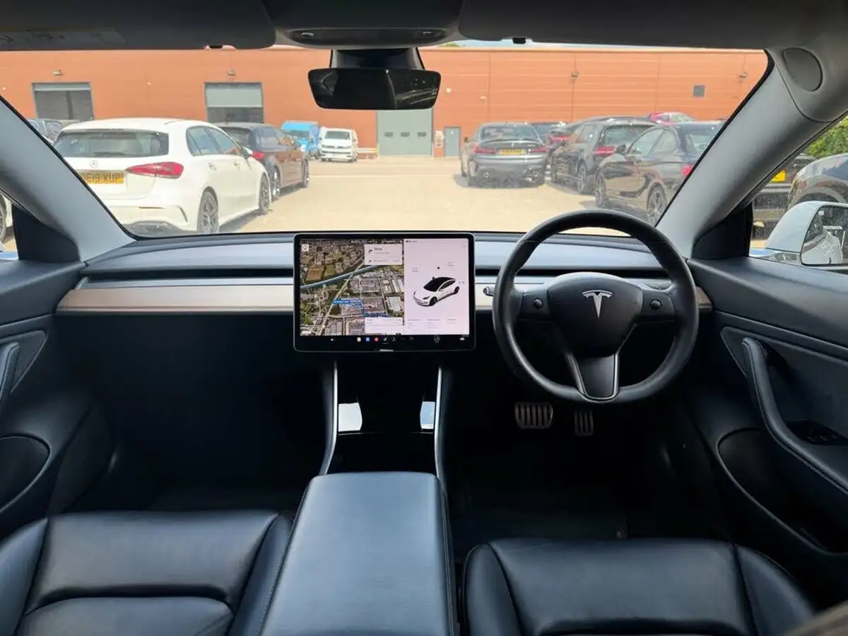 2020-tesla-model-3-e-performance-big-27