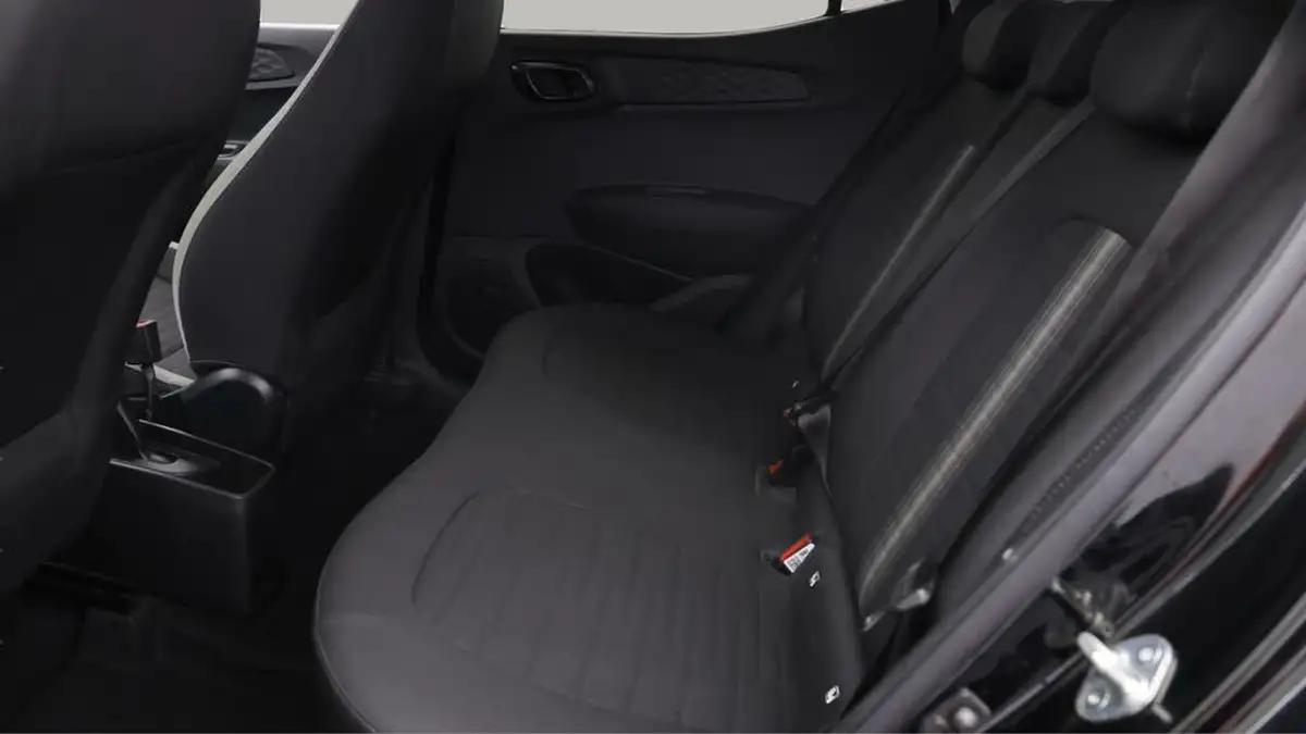 2023-hyundai-i10-10-premium-big-15
