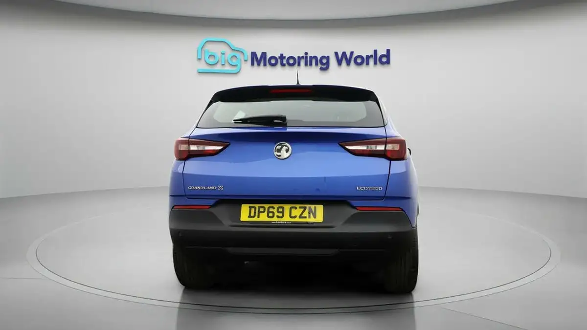 2020-vauxhall-grandland-x-15td-se-big-5
