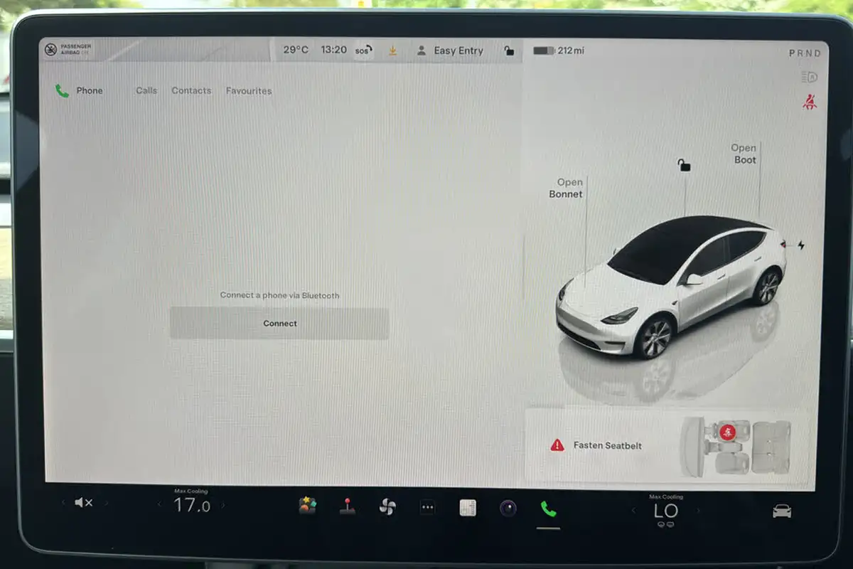 2022-tesla-model-y-e-long-range-big-19