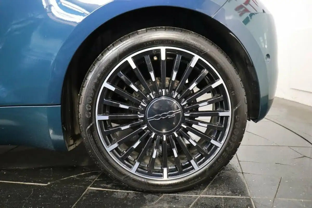 2021-fiat-500-e-la-prima-big-33