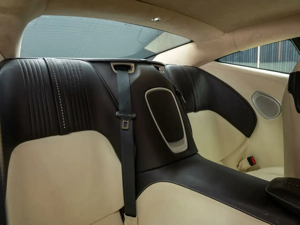 2016-aston-martin-db11-52-v12-launch-edition-big-34