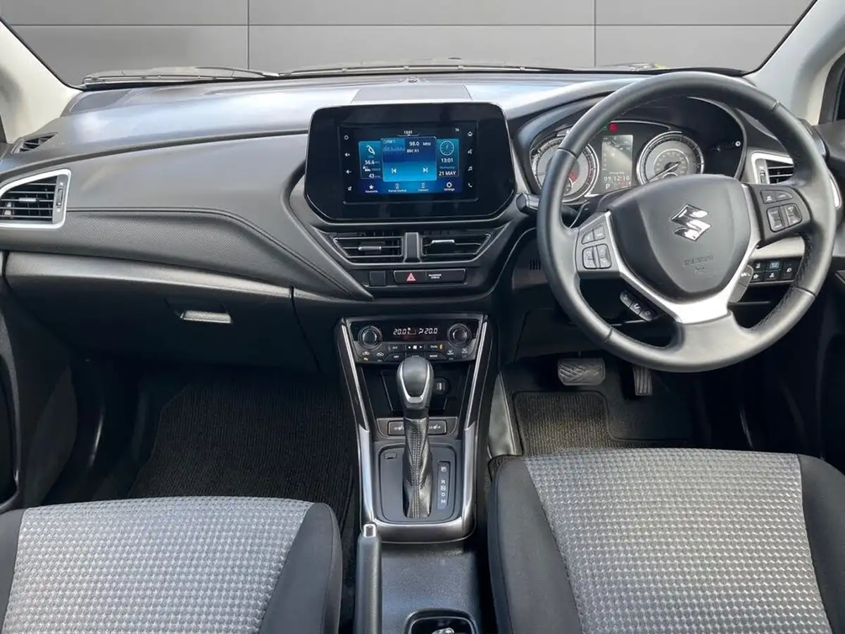 2024-suzuki-s-cross-15-motion-big-9