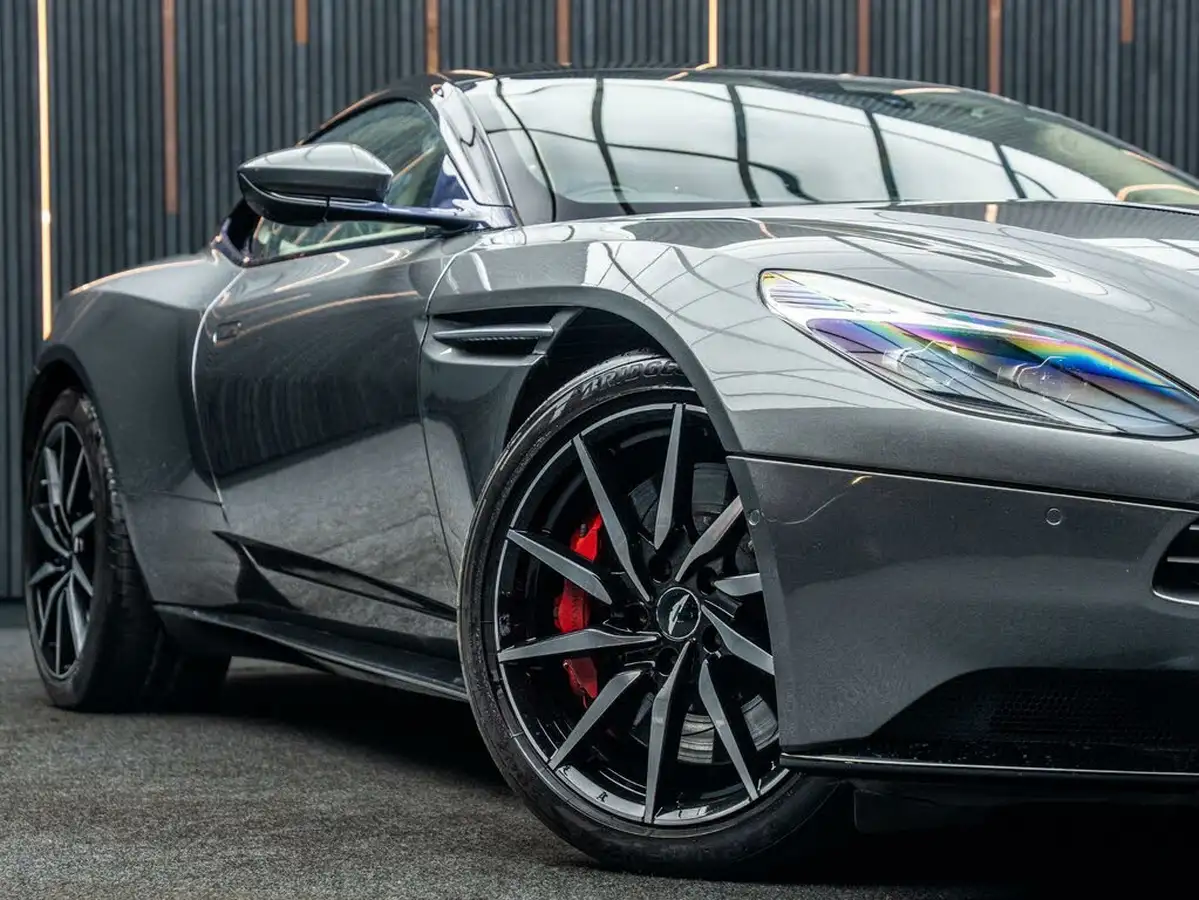2016-aston-martin-db11-52-v12-launch-edition-big-6