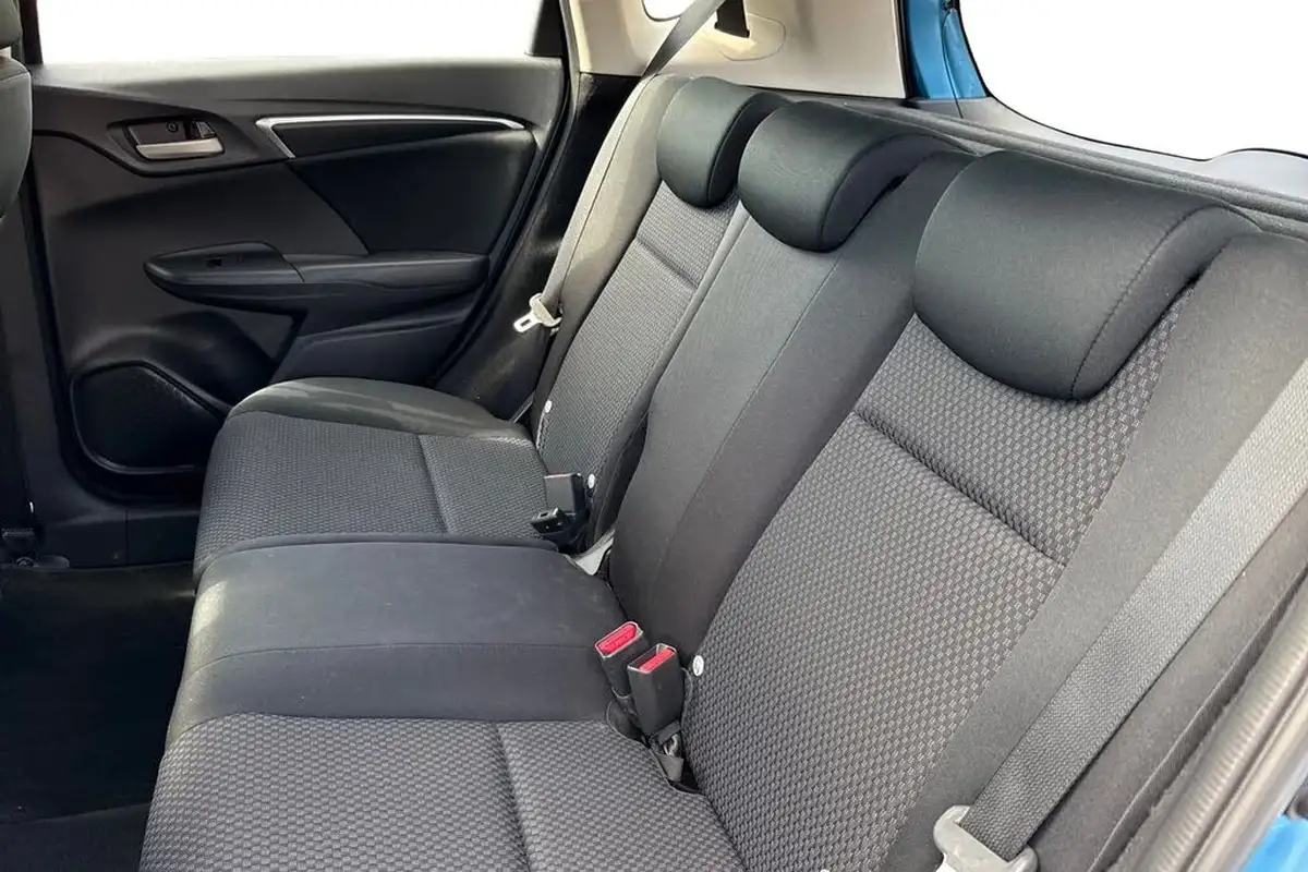 2018-honda-jazz-13-i-vtec-se-cvt-big-17
