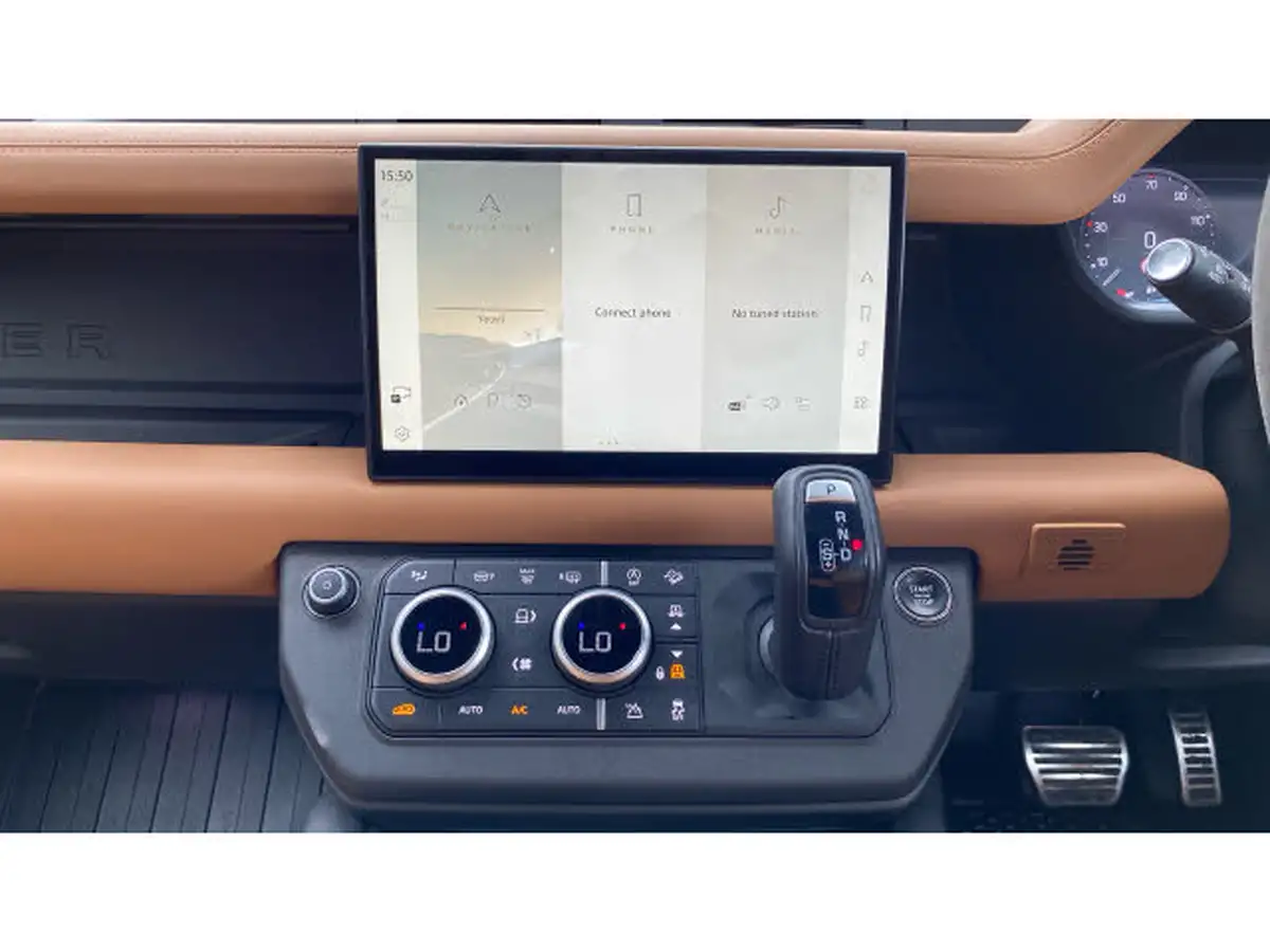 2023-land-rover-90-defender-50-p525-v8-big-13