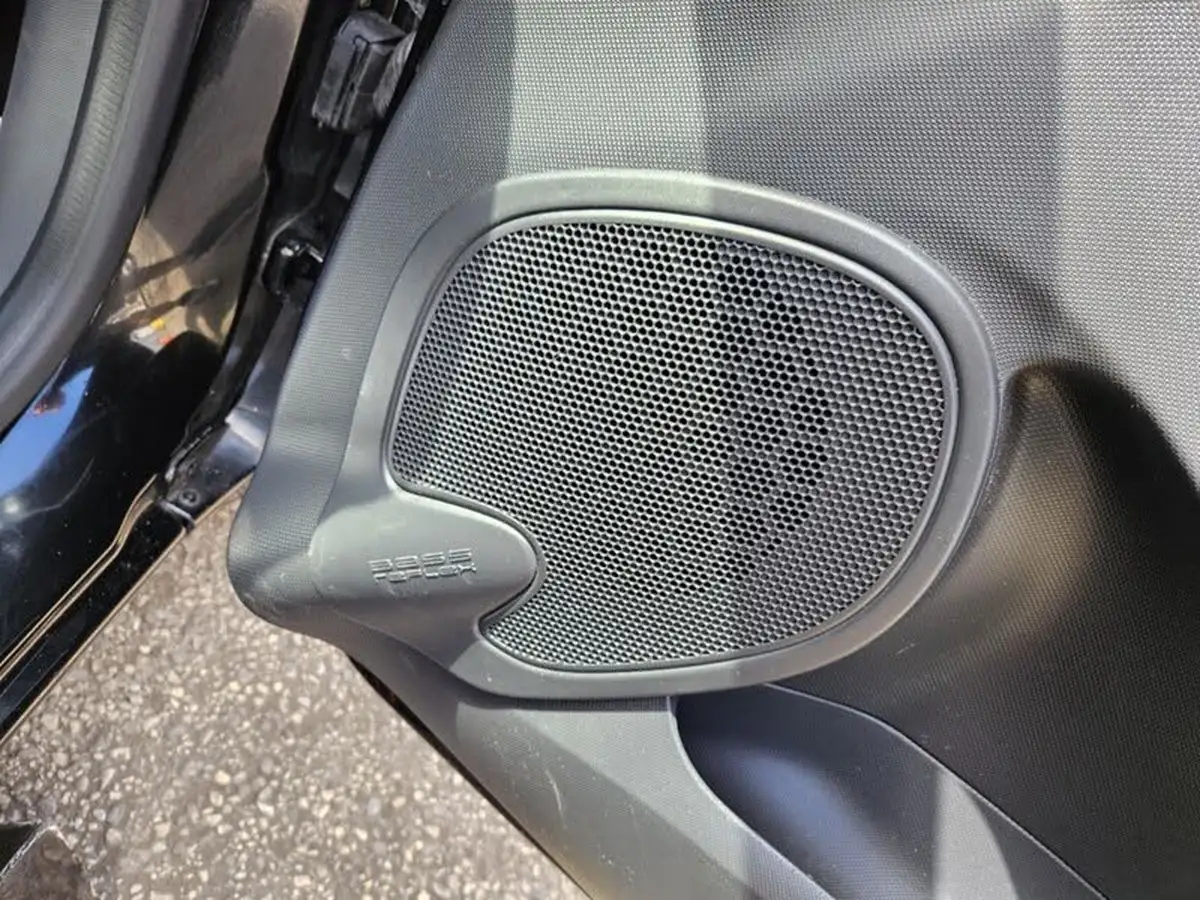 2013-renault-clio-12-expression-big-21
