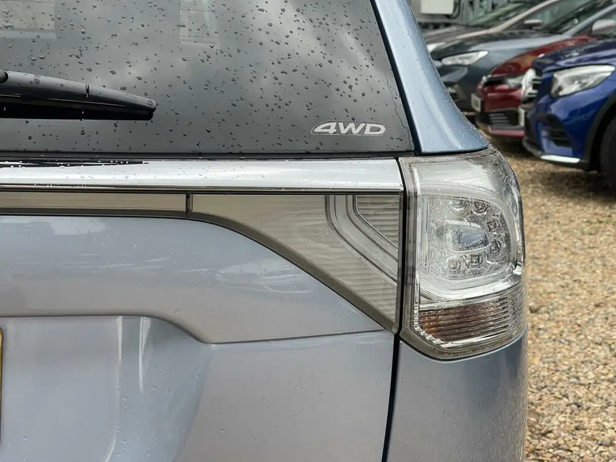 2015-mitsubishi-outlander-20-gx3h-5st-big-10