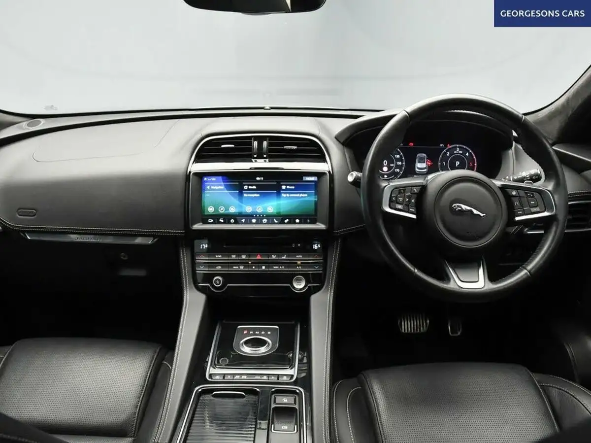 2019-jaguar-f-pace-20-i4d-chequered-flag-180ps-big-30