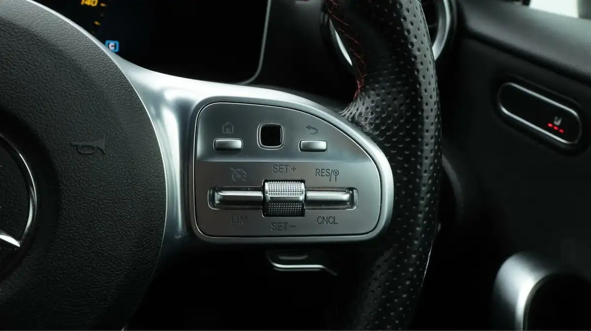 2020-mercedes-benz-a-class-13-a200-amg-line-executive-hatchback-5d-big-24