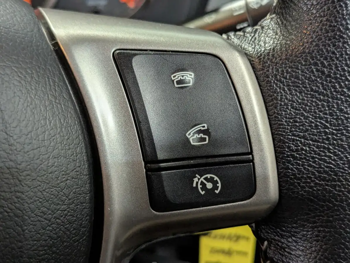 2016-toyota-yaris-133-icon-vvt-i-5d-big-15